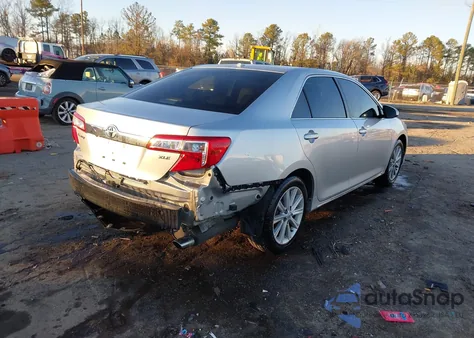 2013 Toyota Camry Xle z USA, uszkodzony, nr VIN 4T4BF1FK4DR285999